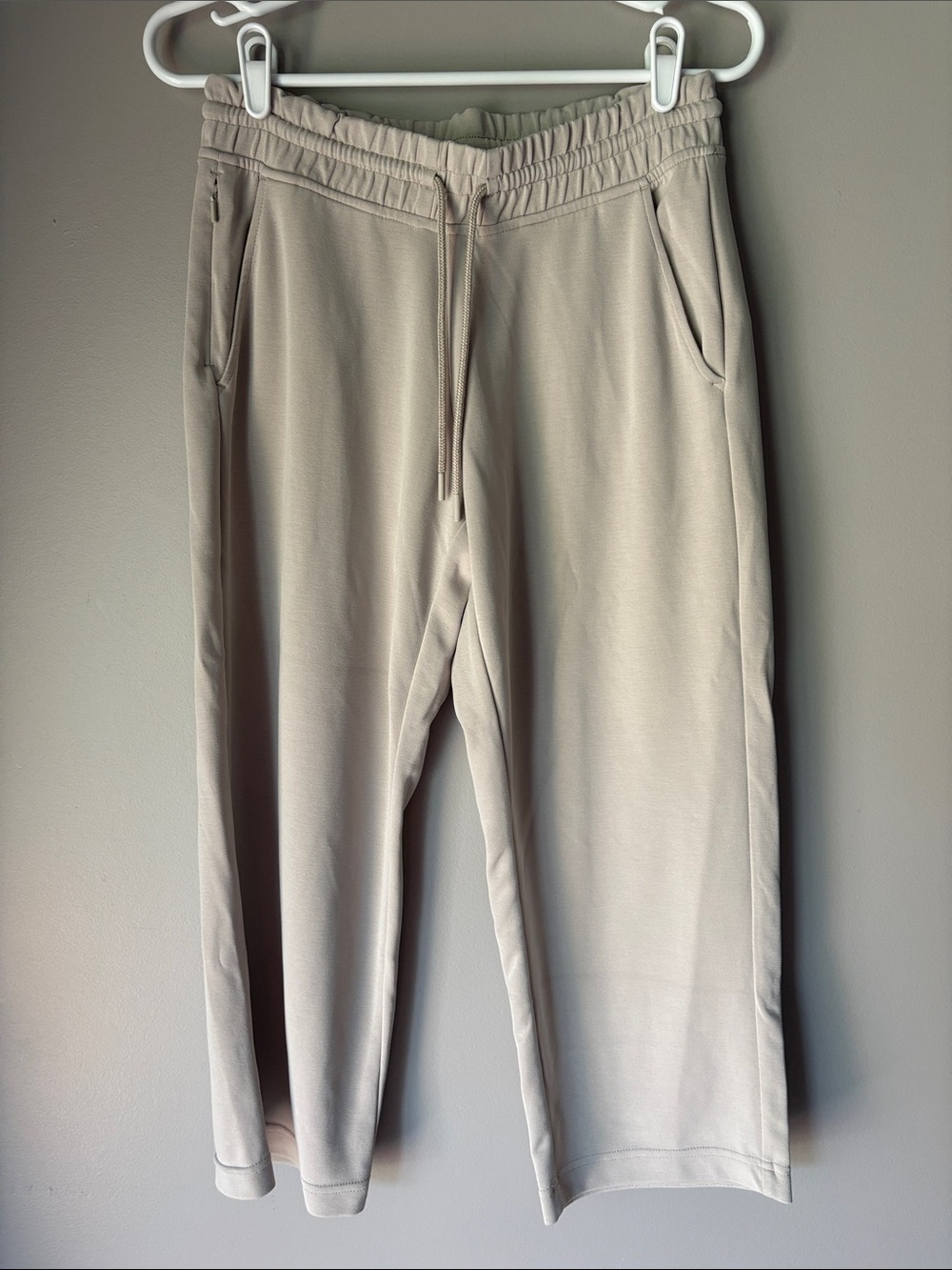 ATHLETA seasoft midrise cropped pants
